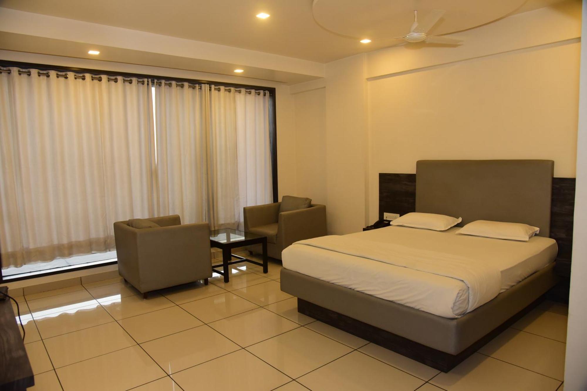 Srijan Inn Ābu Road Exteriör bild